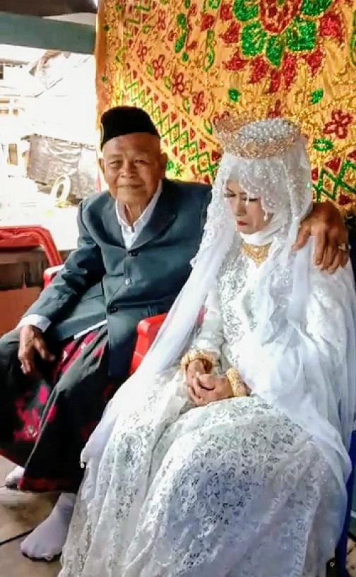 Kakek 103 Tahun Nikahi Wanita 40-an di Wajo