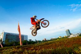 Peserta Terabas Lintasan Tanah, Serunya Rangkaian Honda CRF150 Day