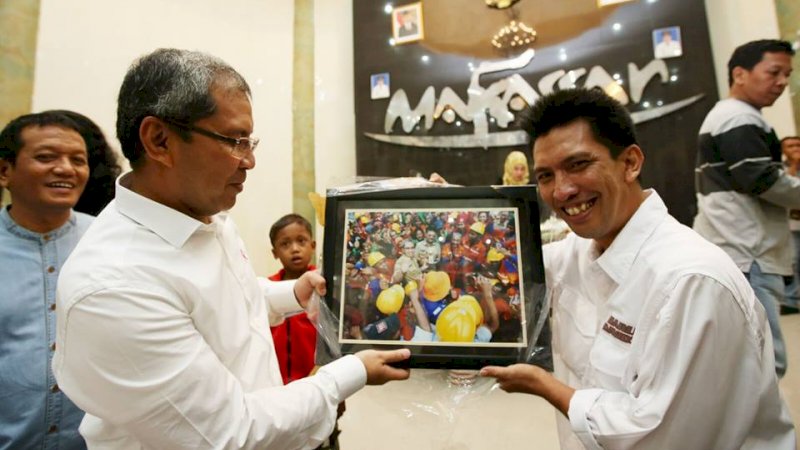 Kasubag Humas DPRD Makassar, Taufiq Nadsir (Kanan) bersama Walikota Makassar, Danny Pomanto