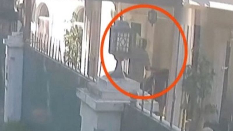 Potongan rekaman CCTV yang menunjukkan tas berisi jasad Jamal Khashoggi dibawa ke rumah Konsul.