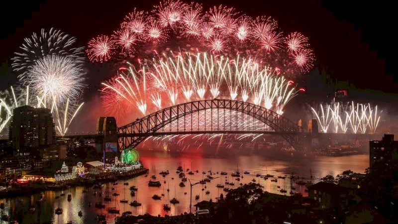 Kembang api di atas Sydney Harbour Bridge (Gambar: Getty Images)