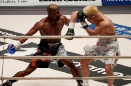 Menang TKO Atas Nasukawa, Mayweather Kantongi Rp129 Miliar dalam 2 Menit