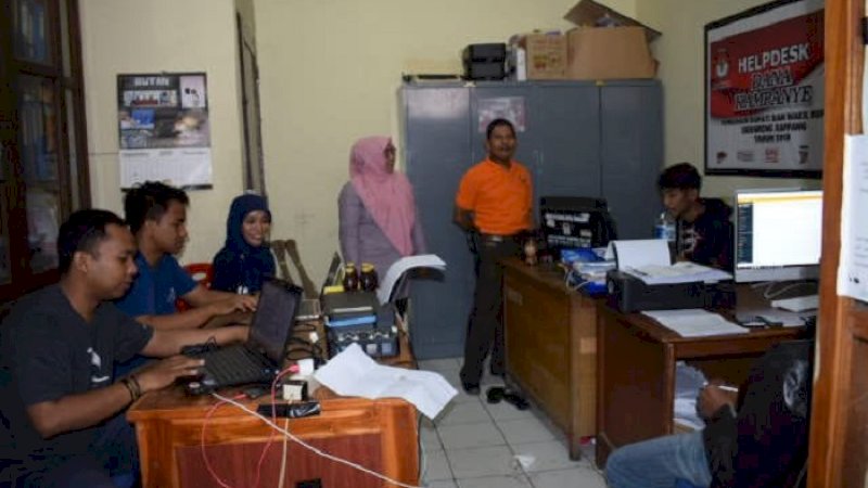 KPU Sidrap membuka help desk bagi peserta Pemilu jelang batas akhir penyerahan laporan sumbangan kampanye.