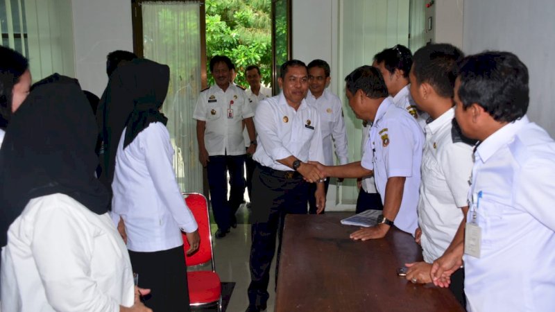 Hari Pertama Masuk Kerja, Wakil Bupati Sidrap Pantau Kompleks SKPD