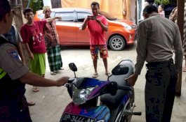 Sepeda Motor Tak Bertuan di Pinggir Pantai Barru, Pakai Pelat Gantung