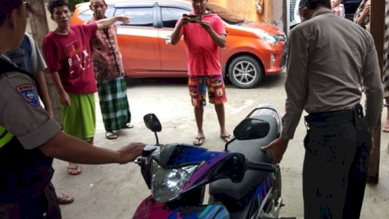 Motor tak bertuan yang ditemukan di Desa Kupa, Barru, adalah pelat gantung.