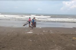 Ombak Tinggi, Nelayan Galesong Alih Profesi Jadi Petani