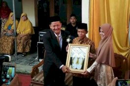 Bikin Baper, Fakta Menarik Pernikahan dengan Mahar Sandal Jepit