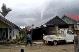 Cerita Menegangkan Warga Saat Angin Puting Beliung Landa Luwu