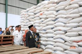 Nurdin Abdullah Pastikan Stok Beras Sulsel Aman Hingga Tahun 2021