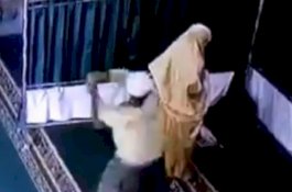 Mahasiswi Cantik Dipukul Saat Salat, Pengakuan Pelaku Bikin Geleng-geleng
