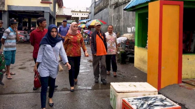 Cuaca Buruk, Harga Ikan di Makassar Melambung Tinggi