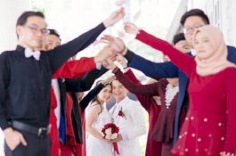 Unik, Nikah di Gereja, tetapi Semua pengiring Pengantin adalah Muslim