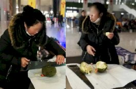 Gokil, Wanita Ini Makan Durian Bawaannya di Stasiun karena Dilarang Bawa Masuk ke Kereta