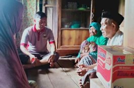 Wanita Ini Rela Jadi Buru Tani Demi Hidupi Ibu Bapaknya