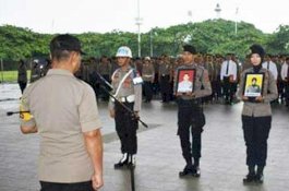 Suami Pergoki Polwan Cantik Bermesraan dengan Perwira di Mobil