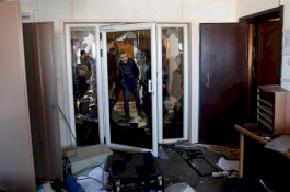 Kelompok Bersenjata Obrak-abrik Kantor TV di Gaza