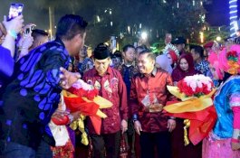 Evi Masamba Bergoyang, Warga Menyemut di Syukuran Pelantikan Bupati Sidrap