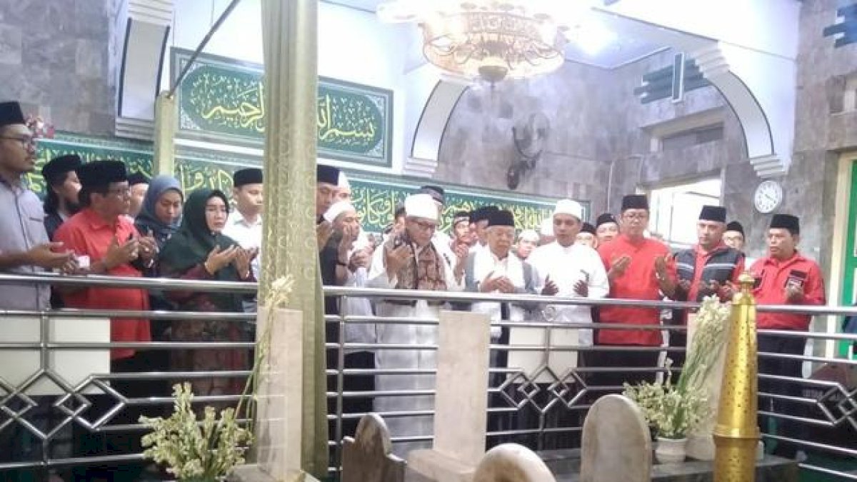 Ziarah ke Makam Keramat Empang Bogor, Ma'ruf Amin Mengaku Cari Berkah