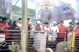 Ziarah ke Makam Keramat Empang Bogor, Ma'ruf Amin Mengaku Cari Berkah