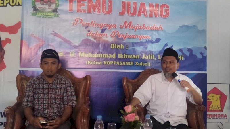 Ketua Koppasandi Sulsel, Ustaz Muhammad Ikhwan Jalil (kanan) hadir di Jeneponto, Minggu (6/1/2019).