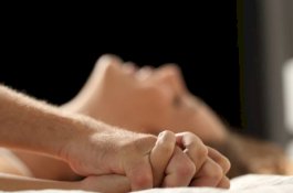 Sering Berhubungan Intim Bikin Tubuh Gemuk, Ini Faktanya