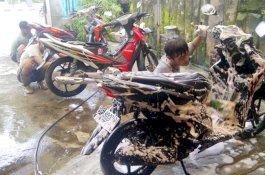 Ada Risikonya, Hindari Hal Ini saat Cuci Motor