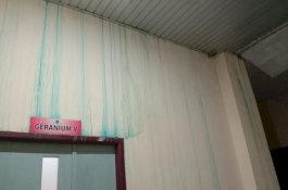 Kamar VVIP RSUD Sawerigading Bocor, Plafonnya Terjuntai