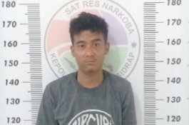 Pemuda Ini Ditangkap karena Tak Pakai Helm, Ternyata Juga Bawa Sabu