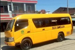 Agar Siswa di Desa Kasintuwu Tak Telat, Pemkab Lutim Sumbang Bus Sekolah