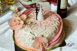 Bayar Puluhan Juta, Pasangan Ini Menikah Cuma Dikasih Kue Isi Gabus