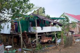Puting Beliung Porak-porandakan Belasan Rumah di Bone