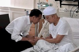 Dalam Keadaan Sakit, Ustaz Arifin Ilham Ungkap Sosok Jokowi