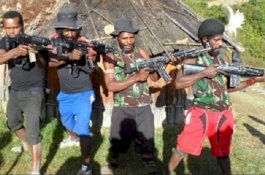 TNI Pukul Mundur KKSB, Satu Prajurit Terluka, Ada Mayat Pria Berbendera Bintang Kejora