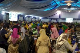 Belasan Layar Tayangkan Proses Mappacci Putra Nurdin Abdullah