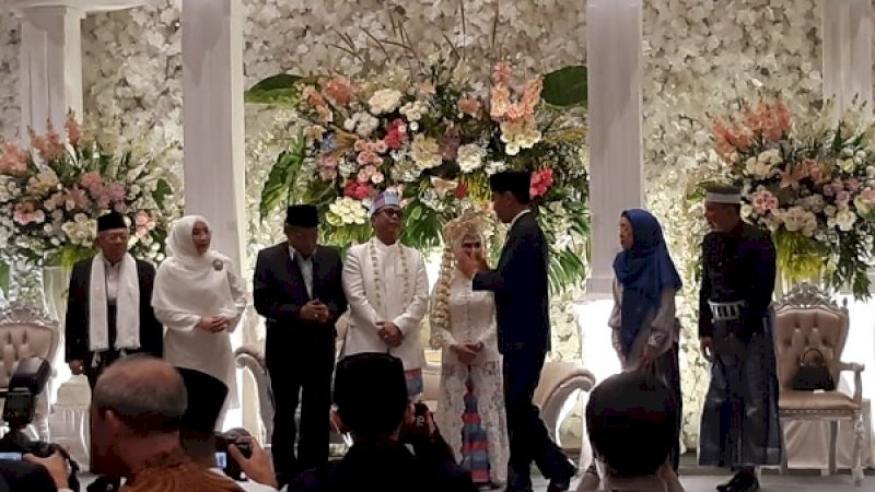 Presiden RI, Joko Widodo, saat menghadiri resepsi Rapsel Ali dan Siti Nur Azizah di Bogor malam tadi.