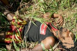 Otak Terburai, Mayat Anggota KKSB Dibakar di Depan Kantor Distrik