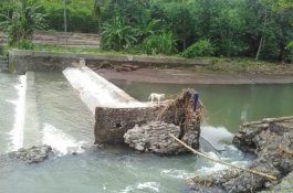 Belum Sebulan Dikerja, Jaringan Irigasi Tanah Poloe Runtuh