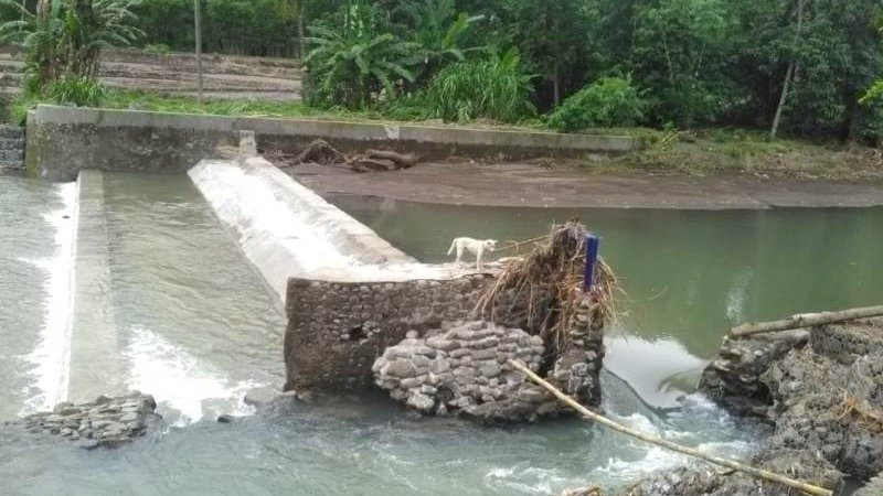 Belum Sebulan Dikerja, Jaringan Irigasi Tanah Poloe Runtuh