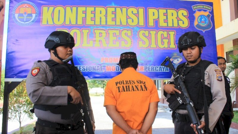 Pelaku Side (38) saat diamankan anggota Polres Sigi, Sulteng.