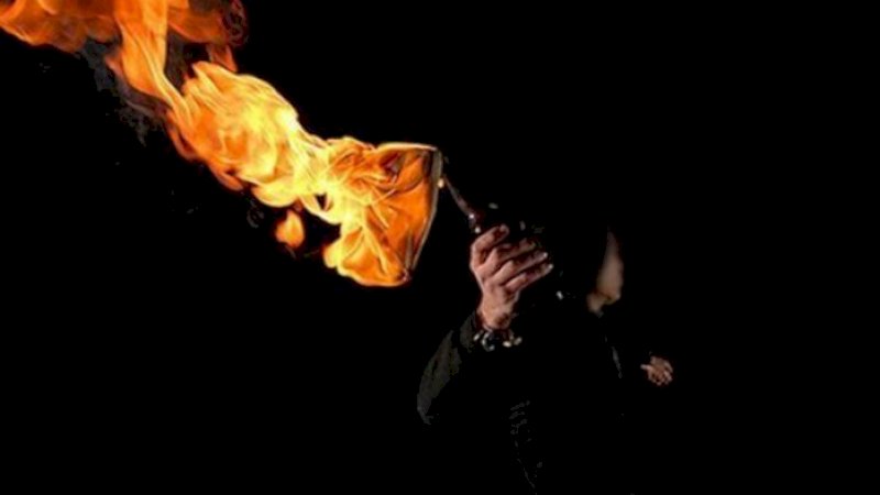 Cinta Tak Direstui Calon Mertua, Bobi Lempar Bom Molotov ke Rumah Pacarnya