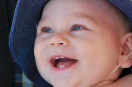 5 Cara Menjaga Kesehatan Gigi Bayi