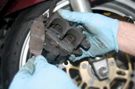 Jangan Ganti Kampas Rem Motor Depan-Belakang Bersamaan, Tahu Kenapa?