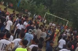 Turnamen Sepakbola Ricuh, Dua Suporter Luka Parah