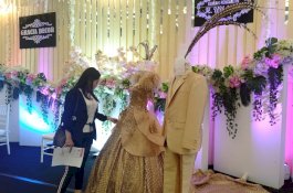 Maxone Beri Hadiah Smartphone dan Tiket Makassar-Bali PP kepada Calon Pengantin