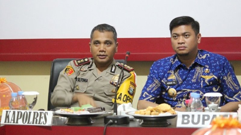 Kapolres Gowa, AKBP Shinto Silitonga dan Bupati Gowa, Adnan Purichta Ichsan.