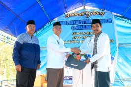 Buka Festival Anak Saleh Indonesia, Husler Serahkan 3 Bus Sekolah