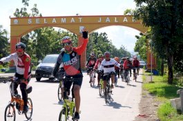 Gowes 100 Km, PHRI dan IHGMA Sulsel Beri Bantuan Bencana Barru