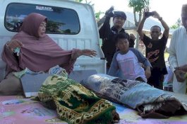 Diwarnai Isak Tangis, 2 Kuburan Dipindahkan Gegara Beda Pilihan Caleg