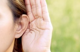 Aneh: Wanita ini Tiba-tiba Tidak Bisa Dengar Suara Pacarnya